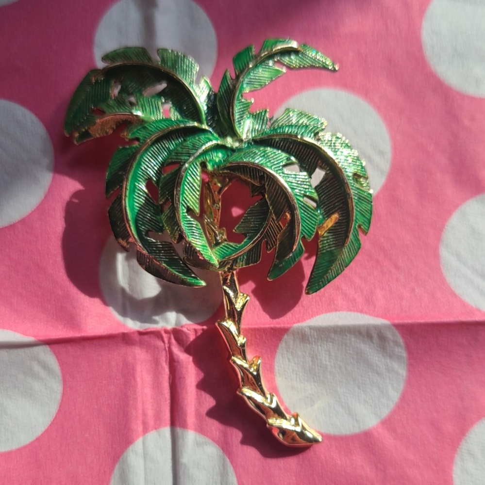 Vtg Trifari Green and Gold Palm Tree Brooch 💚🌴